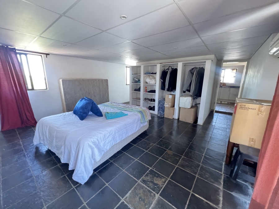 7 Bedroom Property for Sale in Garsfontein Gauteng