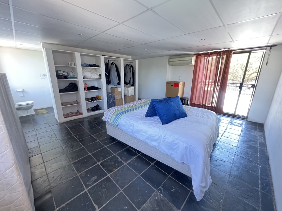 7 Bedroom Property for Sale in Garsfontein Gauteng