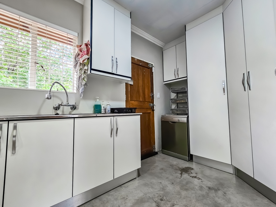 5 Bedroom Property for Sale in Garsfontein Gauteng