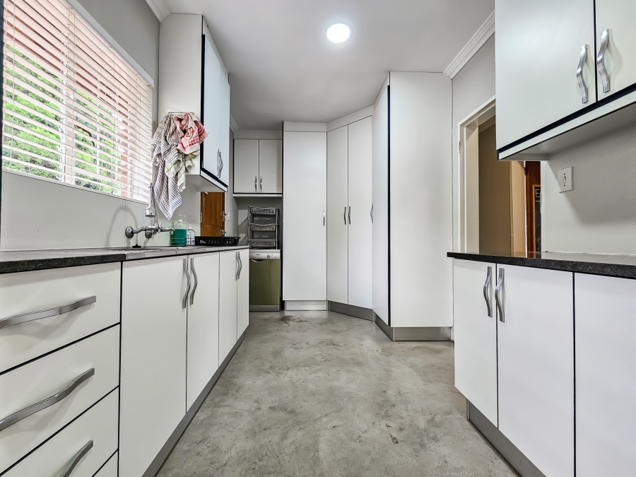 5 Bedroom Property for Sale in Garsfontein Gauteng