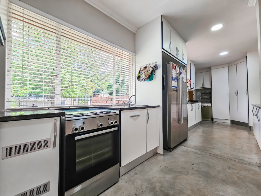 5 Bedroom Property for Sale in Garsfontein Gauteng