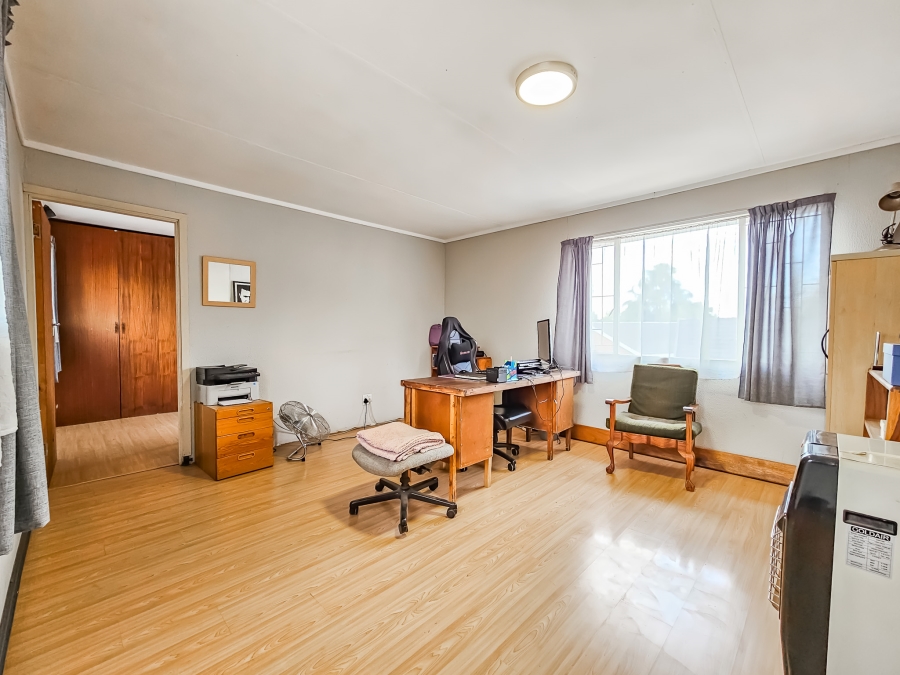 5 Bedroom Property for Sale in Garsfontein Gauteng