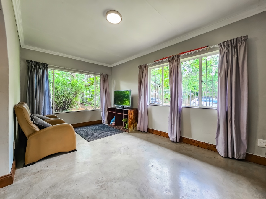 5 Bedroom Property for Sale in Garsfontein Gauteng