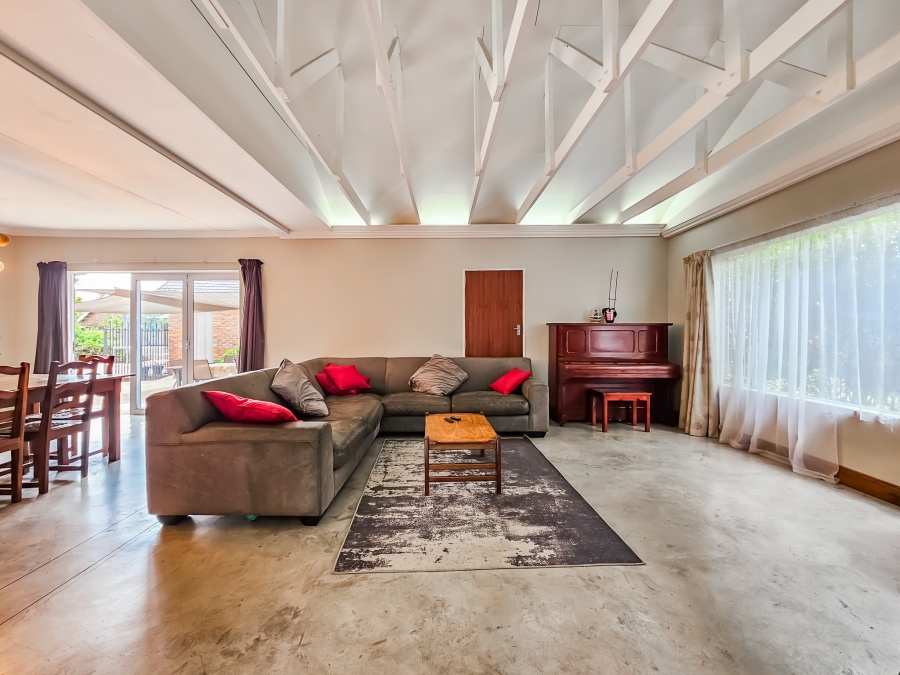 5 Bedroom Property for Sale in Garsfontein Gauteng