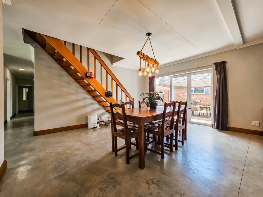 5 Bedroom Property for Sale in Garsfontein Gauteng