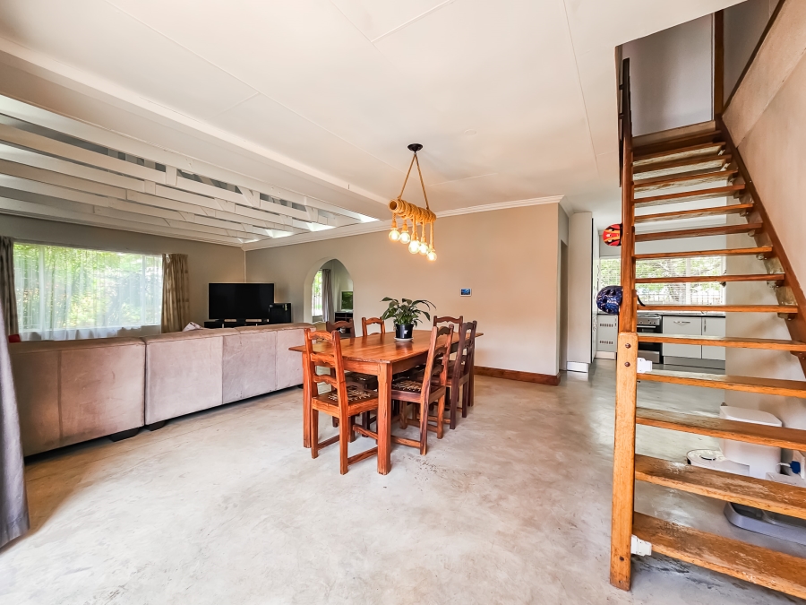 5 Bedroom Property for Sale in Garsfontein Gauteng