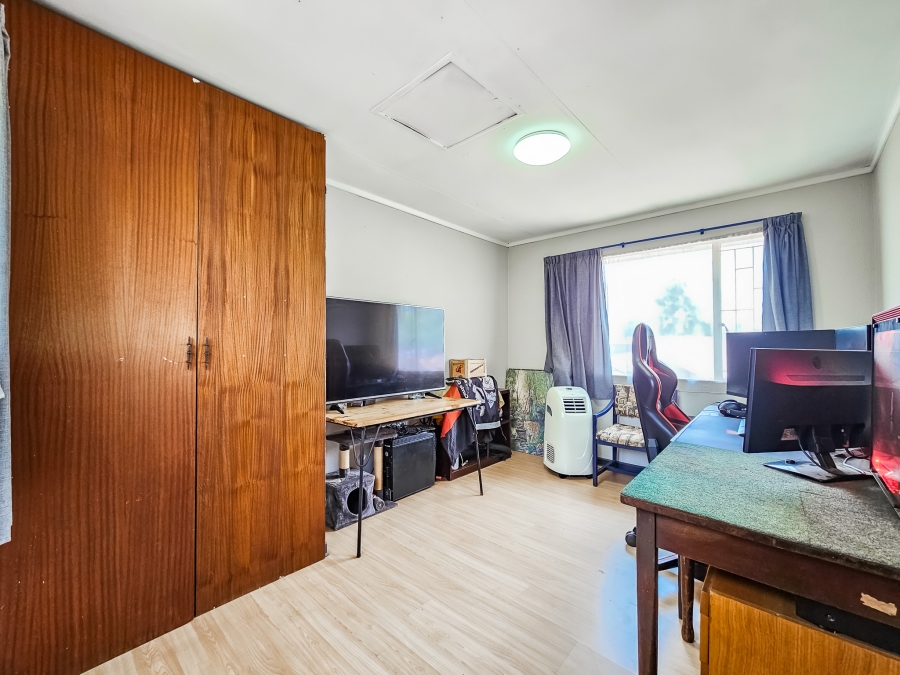 5 Bedroom Property for Sale in Garsfontein Gauteng