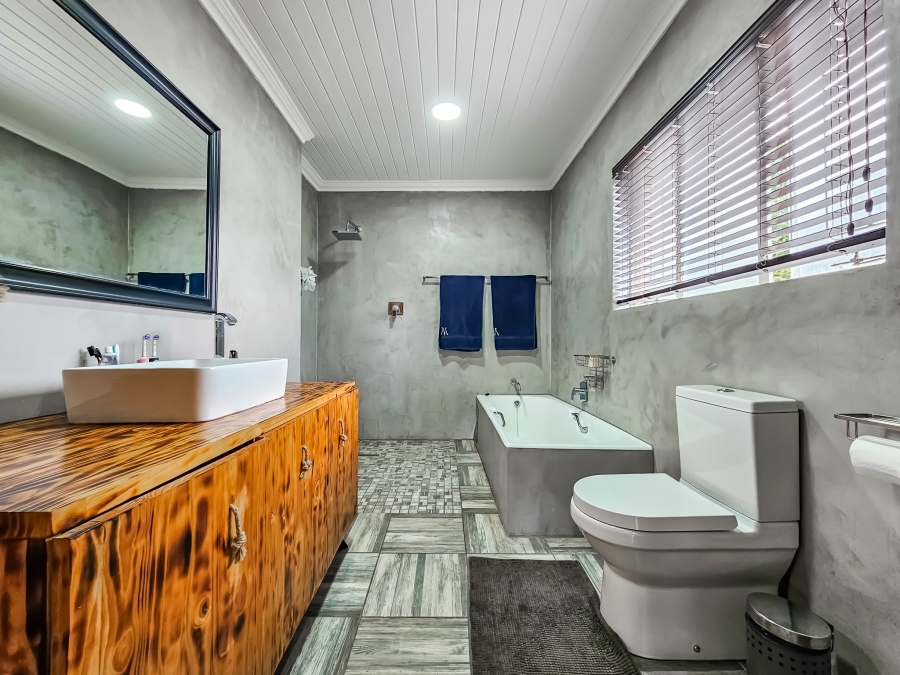 5 Bedroom Property for Sale in Garsfontein Gauteng