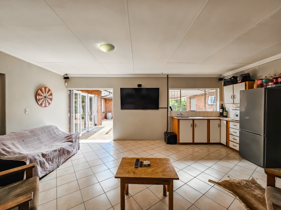 5 Bedroom Property for Sale in Garsfontein Gauteng