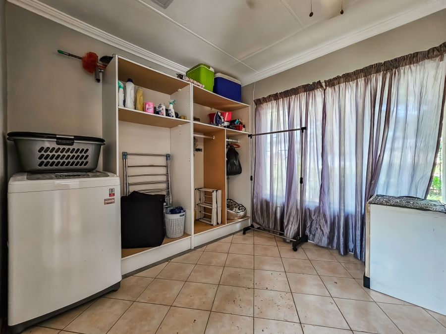 5 Bedroom Property for Sale in Garsfontein Gauteng