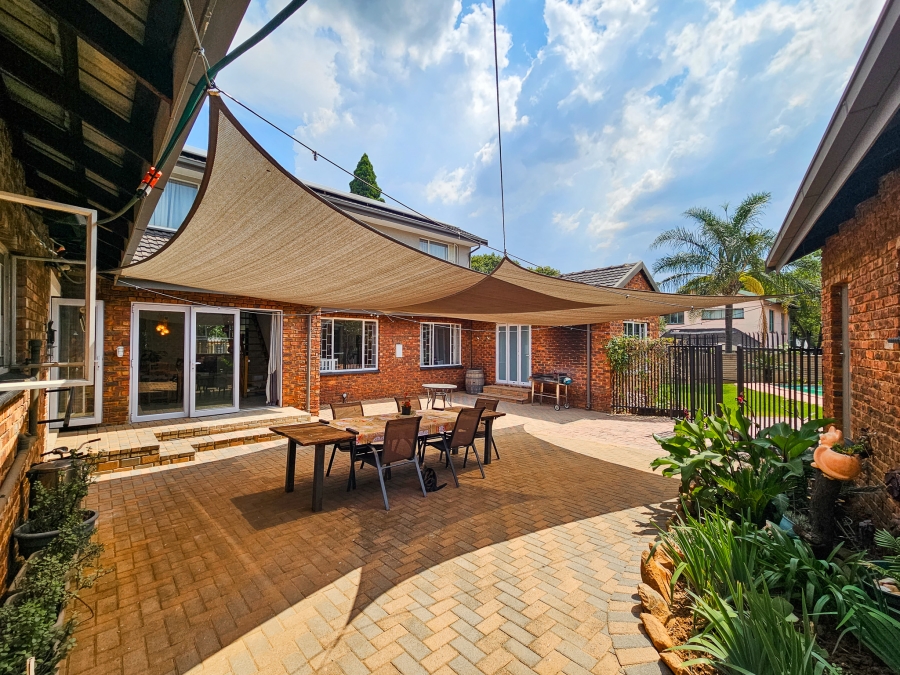 5 Bedroom Property for Sale in Garsfontein Gauteng