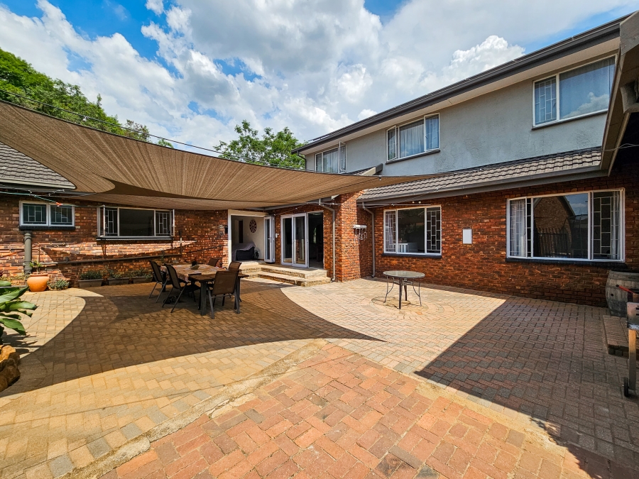 5 Bedroom Property for Sale in Garsfontein Gauteng
