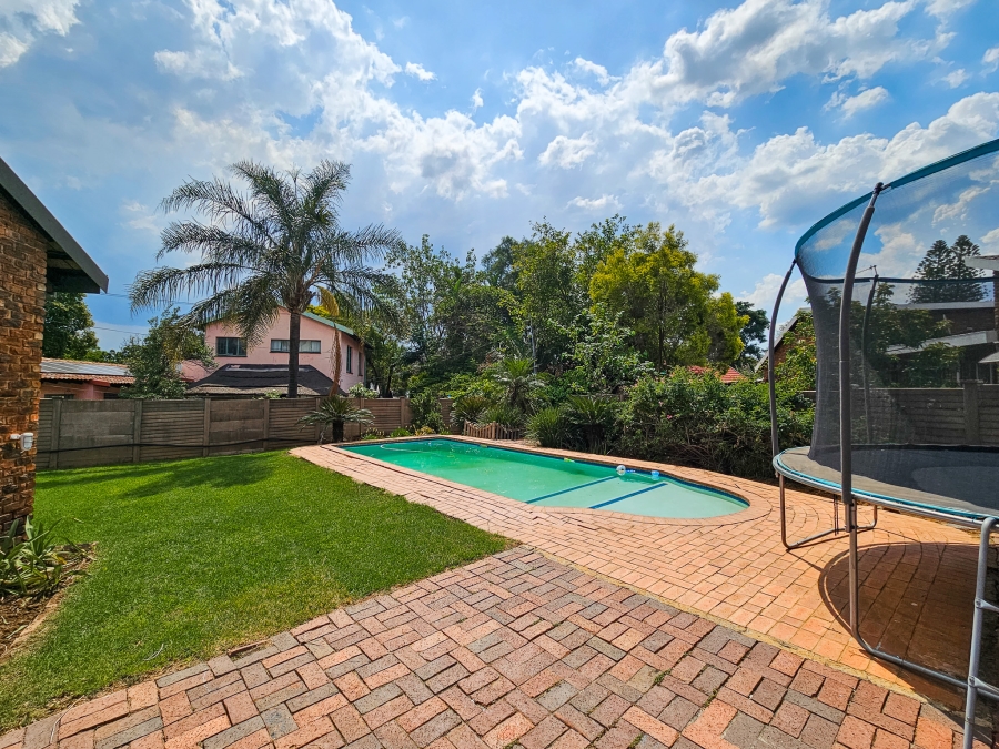 5 Bedroom Property for Sale in Garsfontein Gauteng