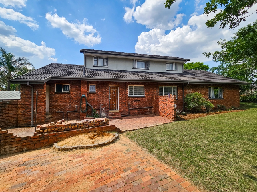 5 Bedroom Property for Sale in Garsfontein Gauteng