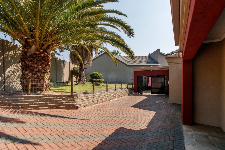 4 Bedroom Property for Sale in The Reeds Gauteng