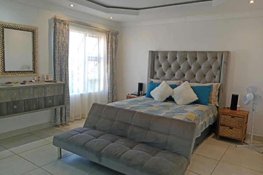 5 Bedroom Property for Sale in Lotus Gardens Gauteng