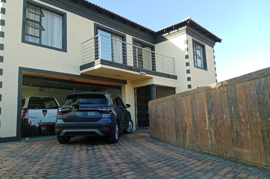 5 Bedroom Property for Sale in Lotus Gardens Gauteng