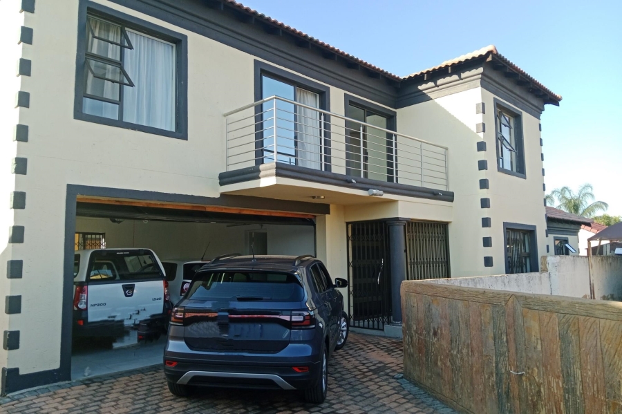 5 Bedroom Property for Sale in Lotus Gardens Gauteng