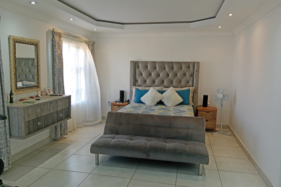 5 Bedroom Property for Sale in Lotus Gardens Gauteng