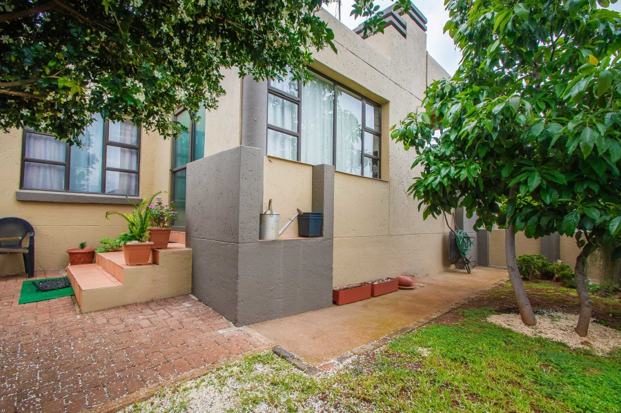 3 Bedroom Property for Sale in Helderkruin Gauteng