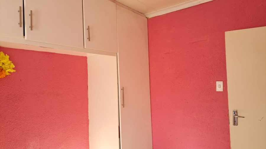 2 Bedroom Property for Sale in Lebanon Gauteng