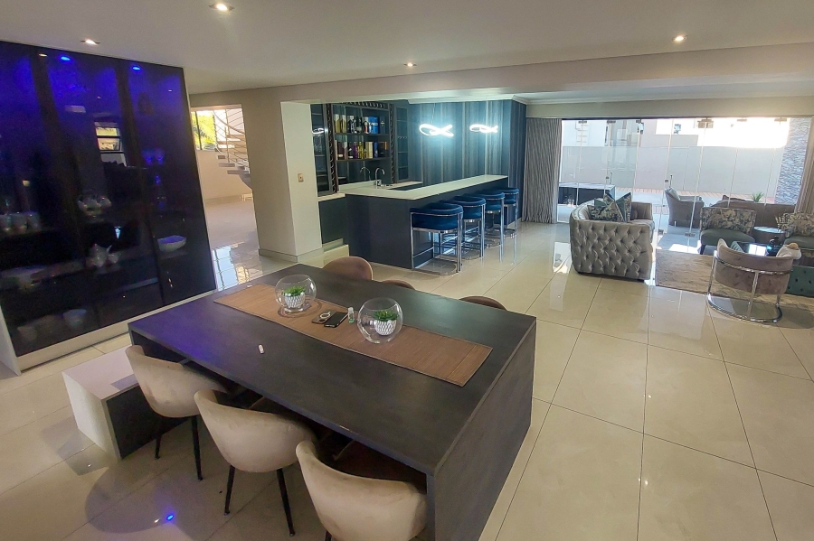 5 Bedroom Property for Sale in Copperleaf Estate Gauteng