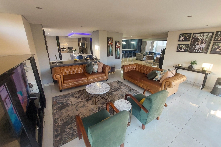 5 Bedroom Property for Sale in Copperleaf Estate Gauteng