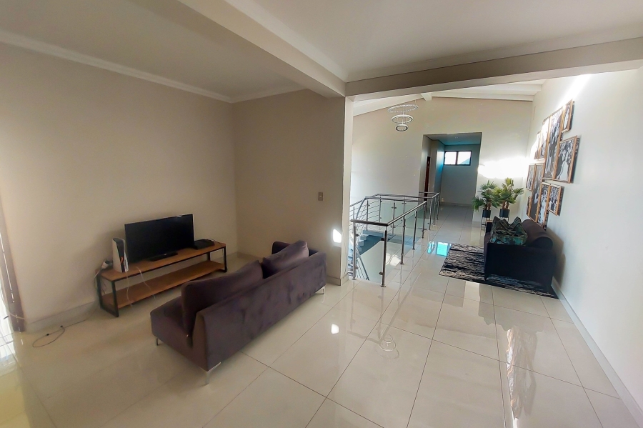 5 Bedroom Property for Sale in Copperleaf Estate Gauteng