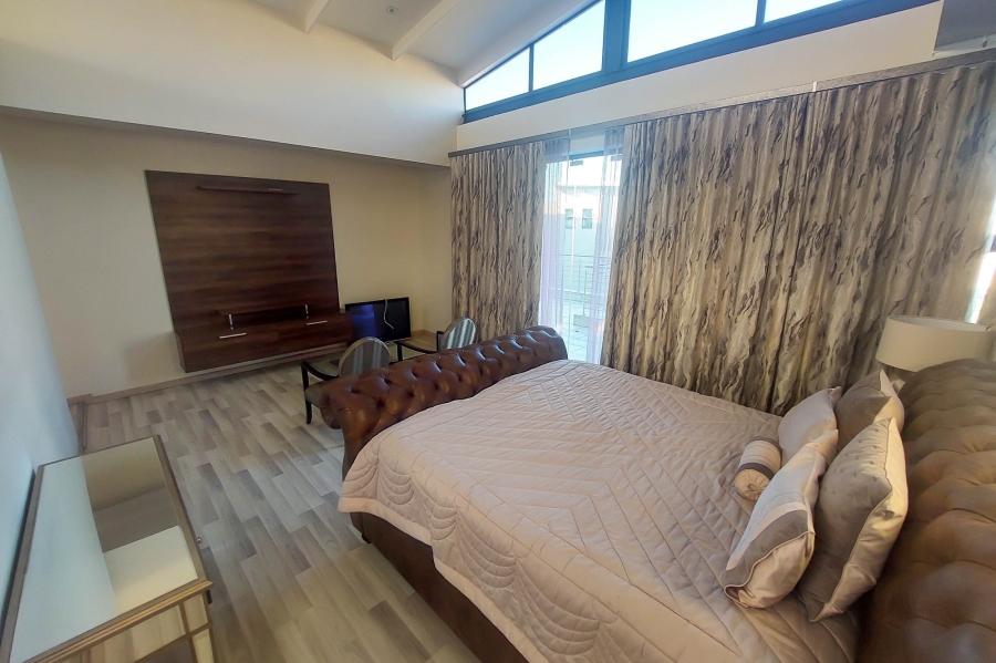 5 Bedroom Property for Sale in Copperleaf Estate Gauteng