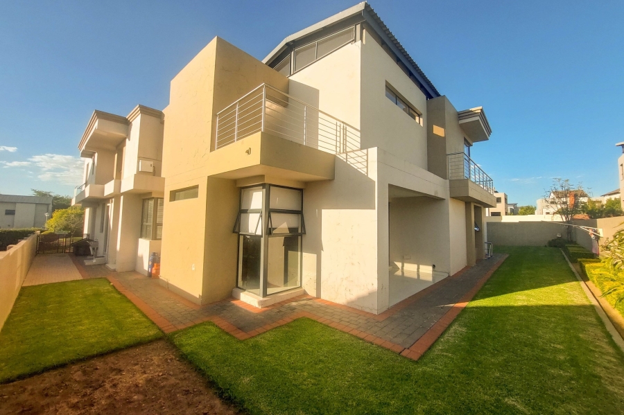 5 Bedroom Property for Sale in Copperleaf Estate Gauteng