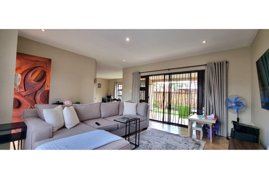 4 Bedroom Property for Sale in Mulbarton Gauteng