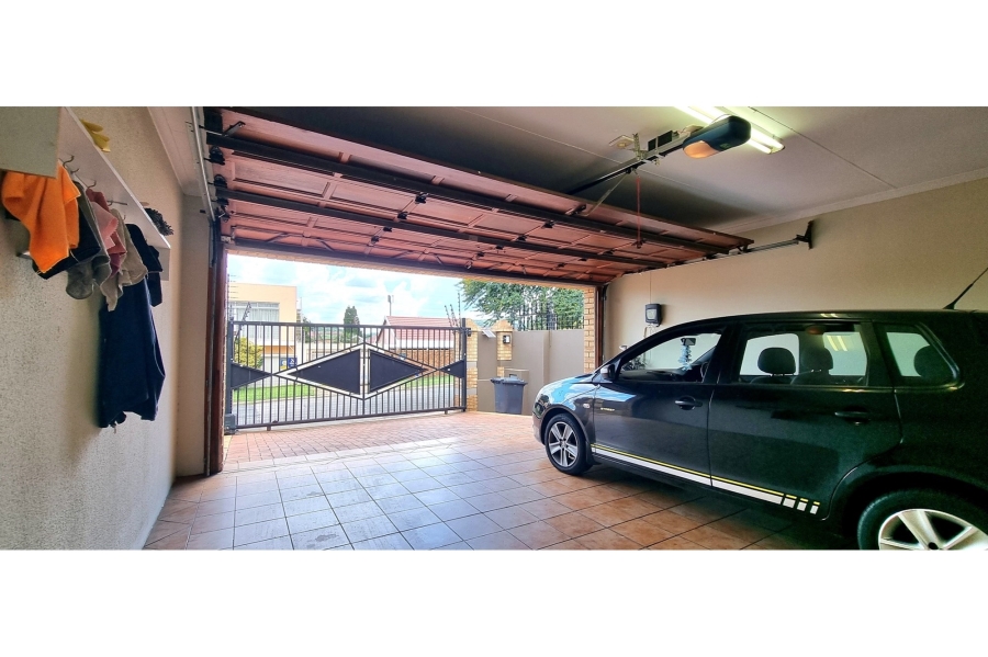 4 Bedroom Property for Sale in Mulbarton Gauteng