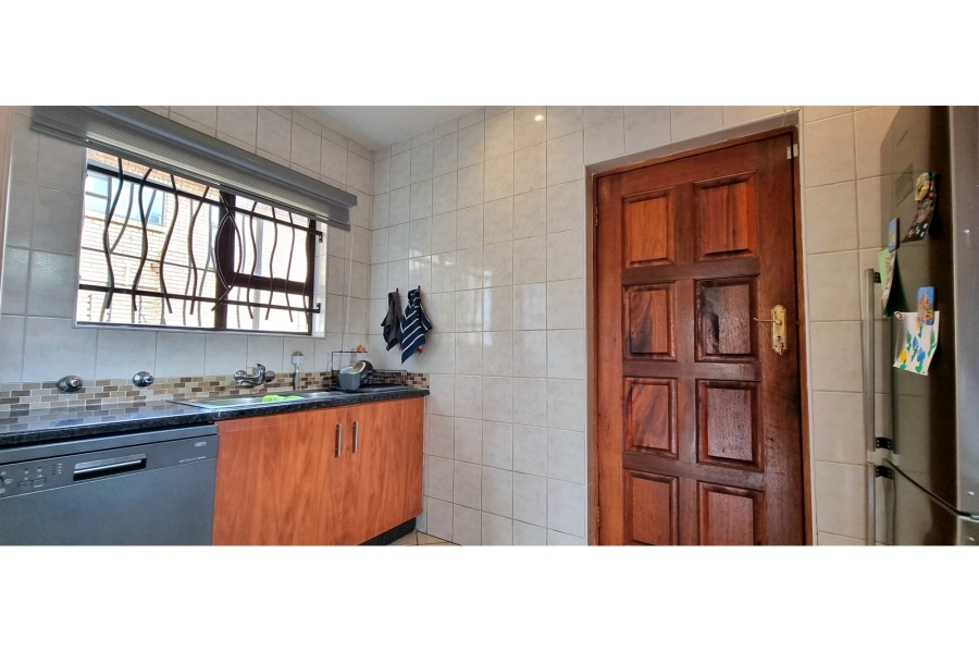 4 Bedroom Property for Sale in Mulbarton Gauteng