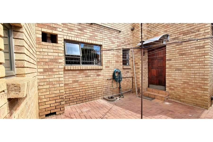 4 Bedroom Property for Sale in Mulbarton Gauteng