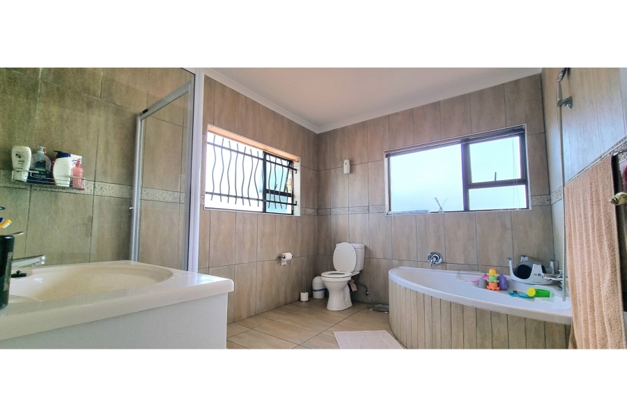 4 Bedroom Property for Sale in Mulbarton Gauteng