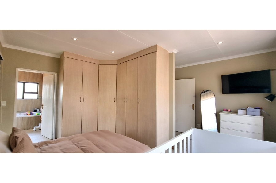 4 Bedroom Property for Sale in Mulbarton Gauteng