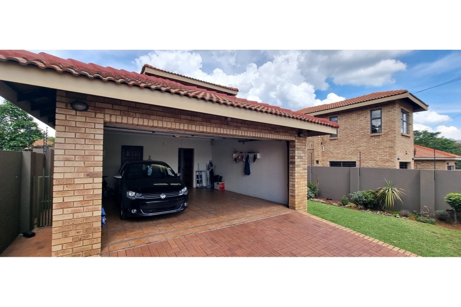 4 Bedroom Property for Sale in Mulbarton Gauteng