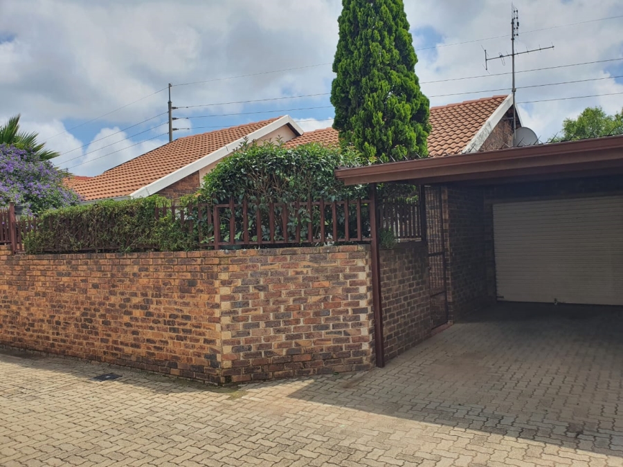 3 Bedroom Property for Sale in Noordheuwel Gauteng
