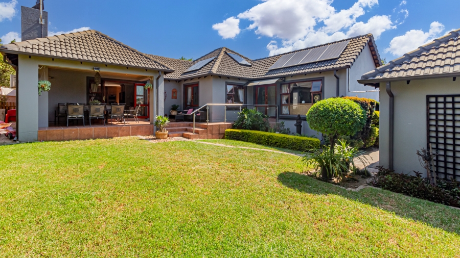 5 Bedroom Property for Sale in Greenstone Hill Gauteng