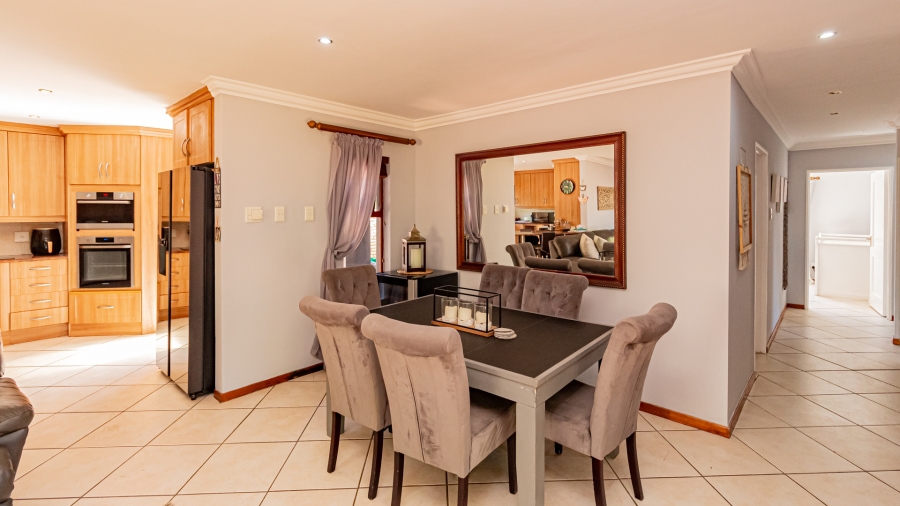 5 Bedroom Property for Sale in Greenstone Hill Gauteng