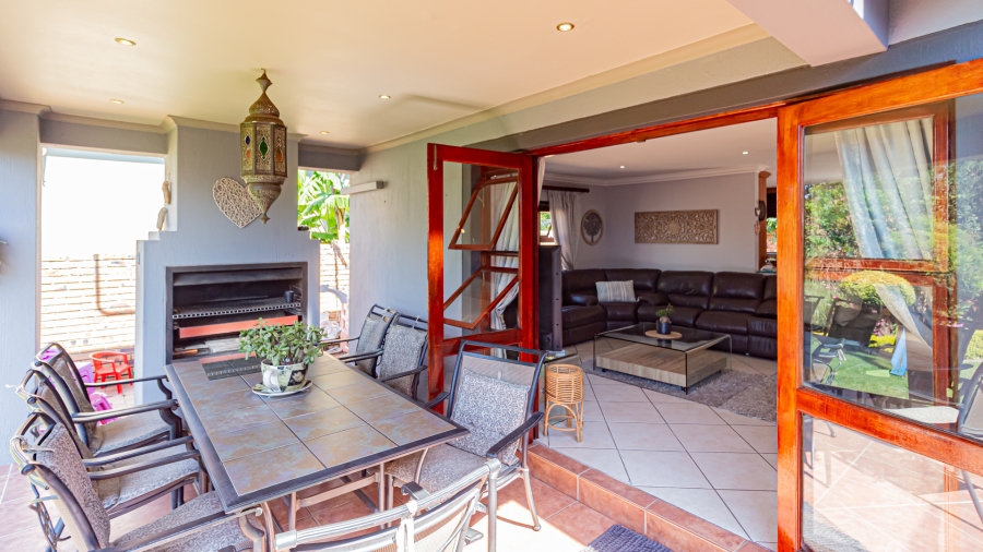 5 Bedroom Property for Sale in Greenstone Hill Gauteng