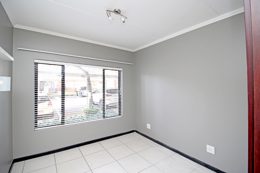 2 Bedroom Property for Sale in Greenstone Hill Gauteng