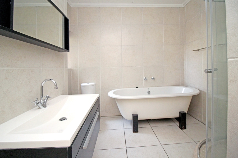 2 Bedroom Property for Sale in Greenstone Hill Gauteng