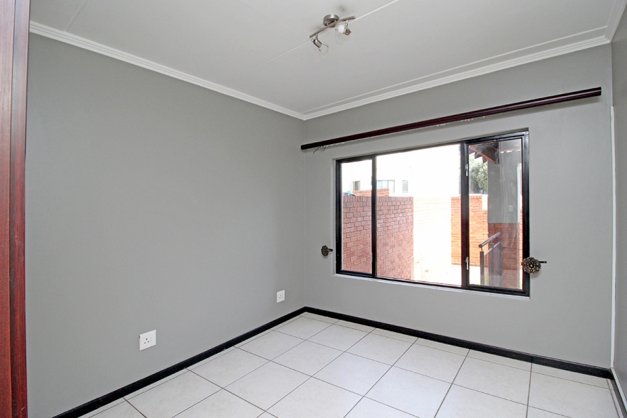 2 Bedroom Property for Sale in Greenstone Hill Gauteng