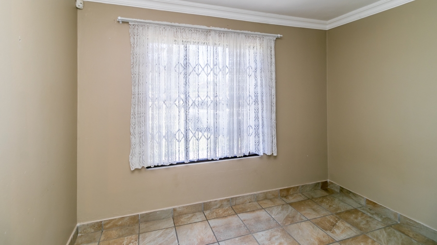 To Let 3 Bedroom Property for Rent in Glen Austin Gauteng