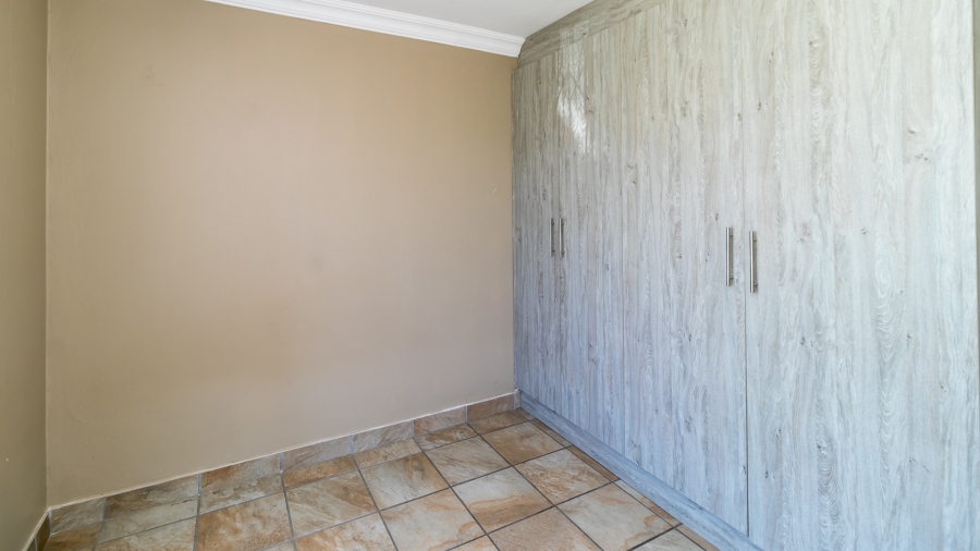 To Let 3 Bedroom Property for Rent in Glen Austin Gauteng