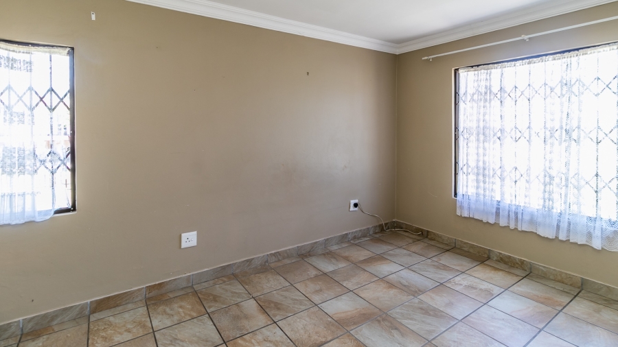 To Let 3 Bedroom Property for Rent in Glen Austin Gauteng