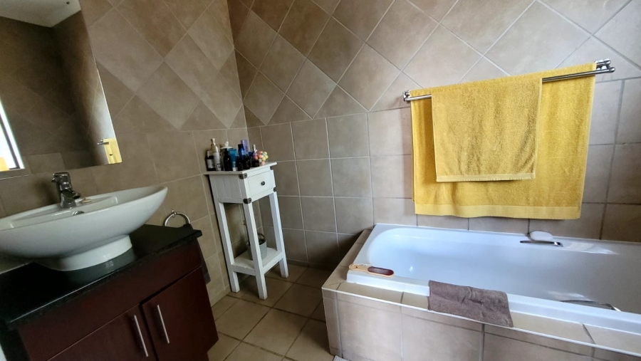 2 Bedroom Property for Sale in Sinoville Gauteng