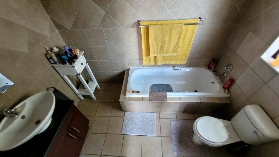 2 Bedroom Property for Sale in Sinoville Gauteng