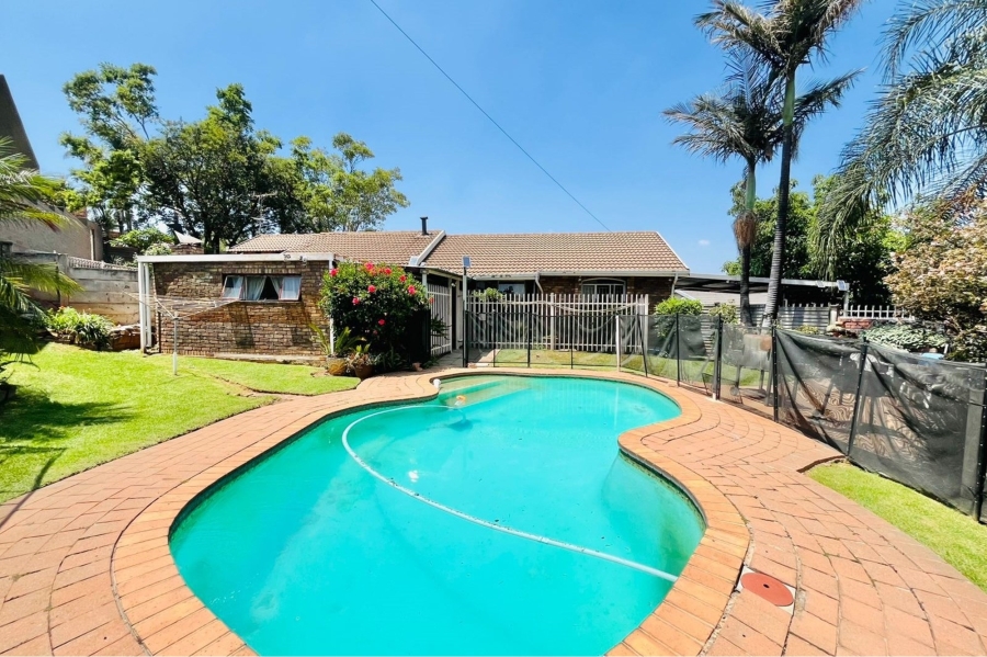 3 Bedroom Property for Sale in Elardus Park Gauteng